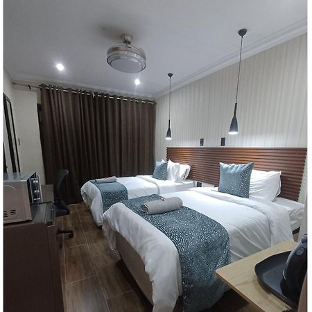 Delux Guesthouse Volksrust Ngoại thất bức ảnh