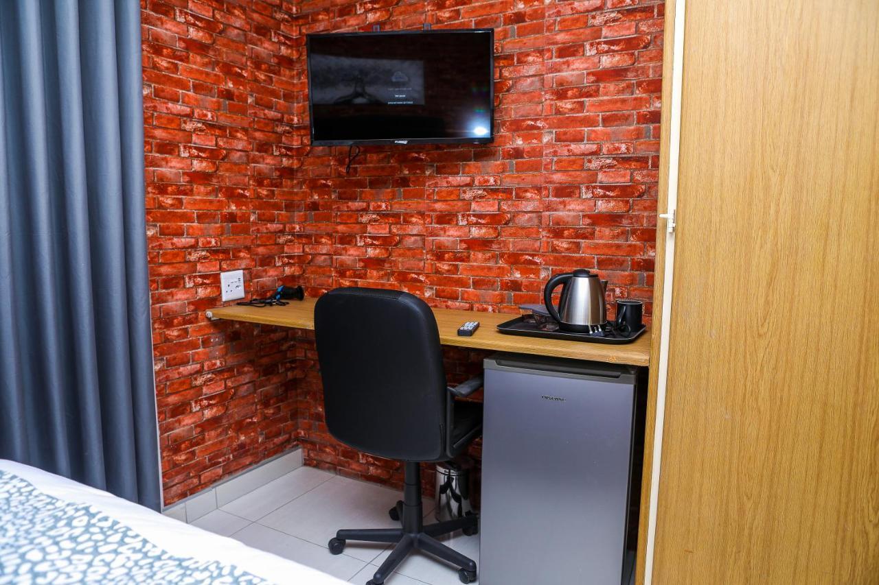 Delux Guesthouse Volksrust Ngoại thất bức ảnh