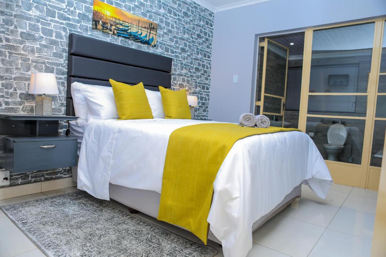 Delux Guesthouse Volksrust Ngoại thất bức ảnh