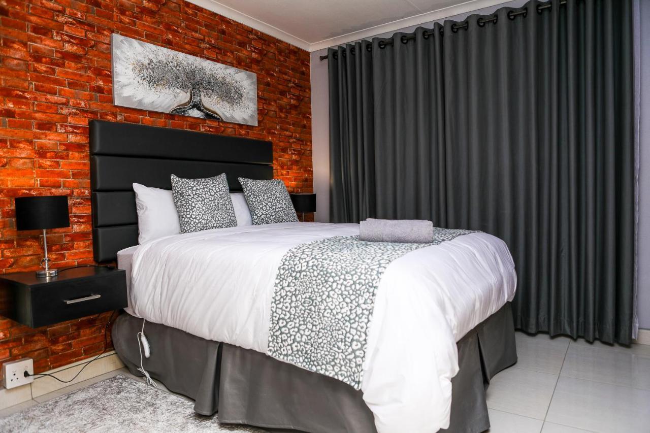 Delux Guesthouse Volksrust Ngoại thất bức ảnh