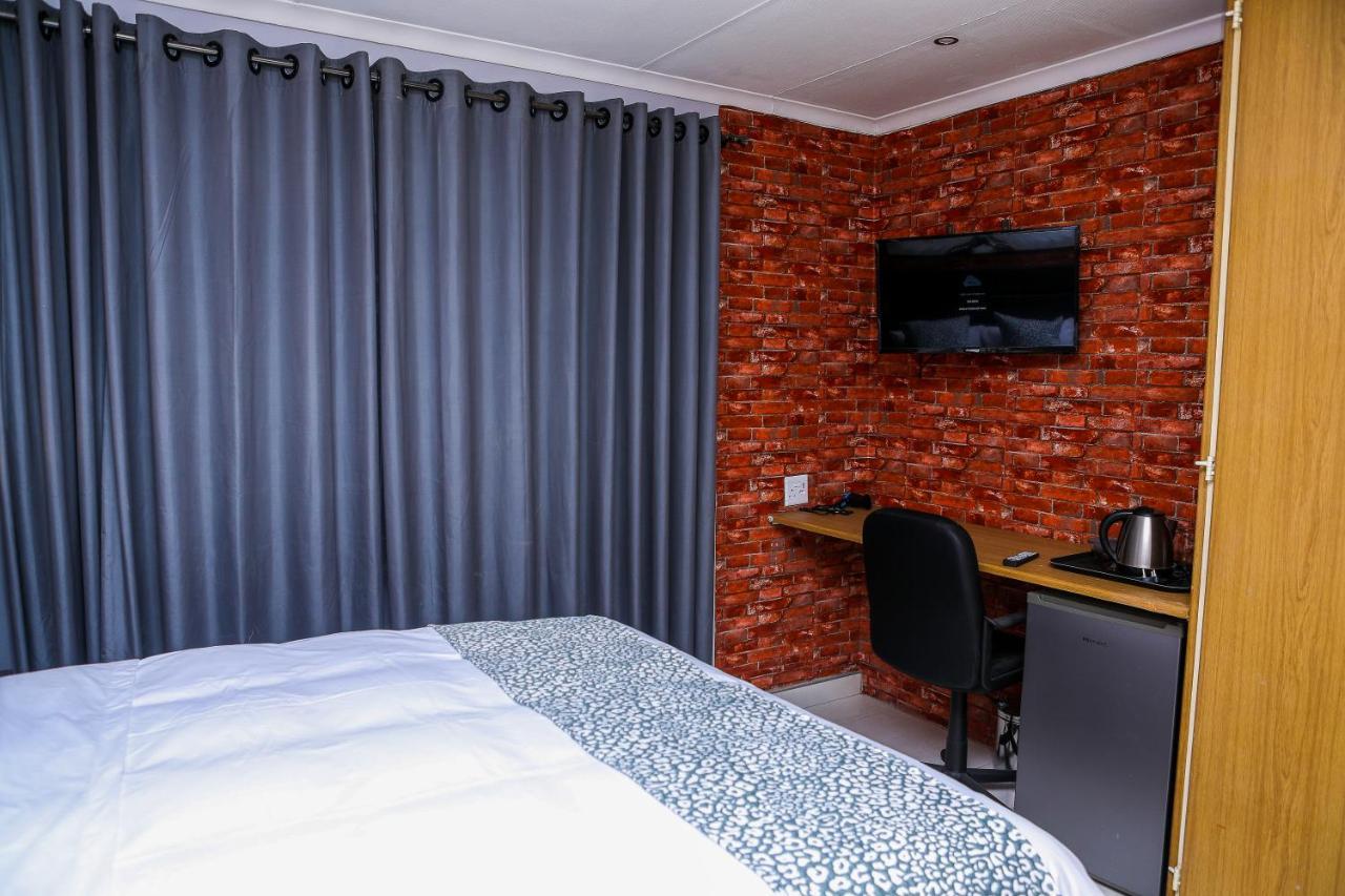 Delux Guesthouse Volksrust Ngoại thất bức ảnh