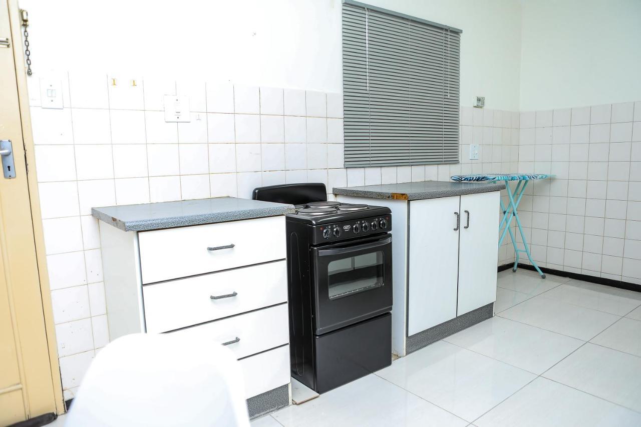 Delux Guesthouse Volksrust Ngoại thất bức ảnh