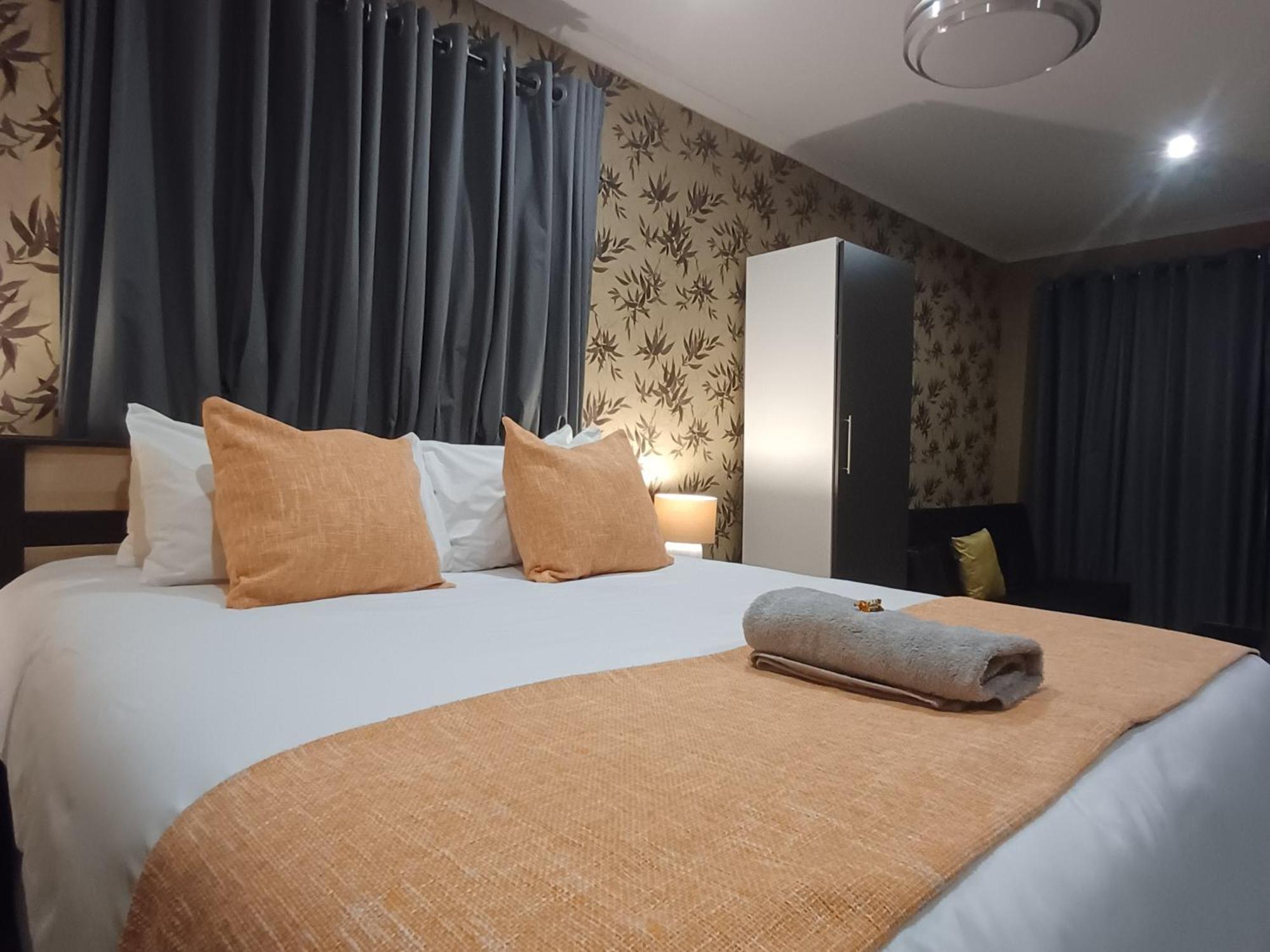 Delux Guesthouse Volksrust Ngoại thất bức ảnh