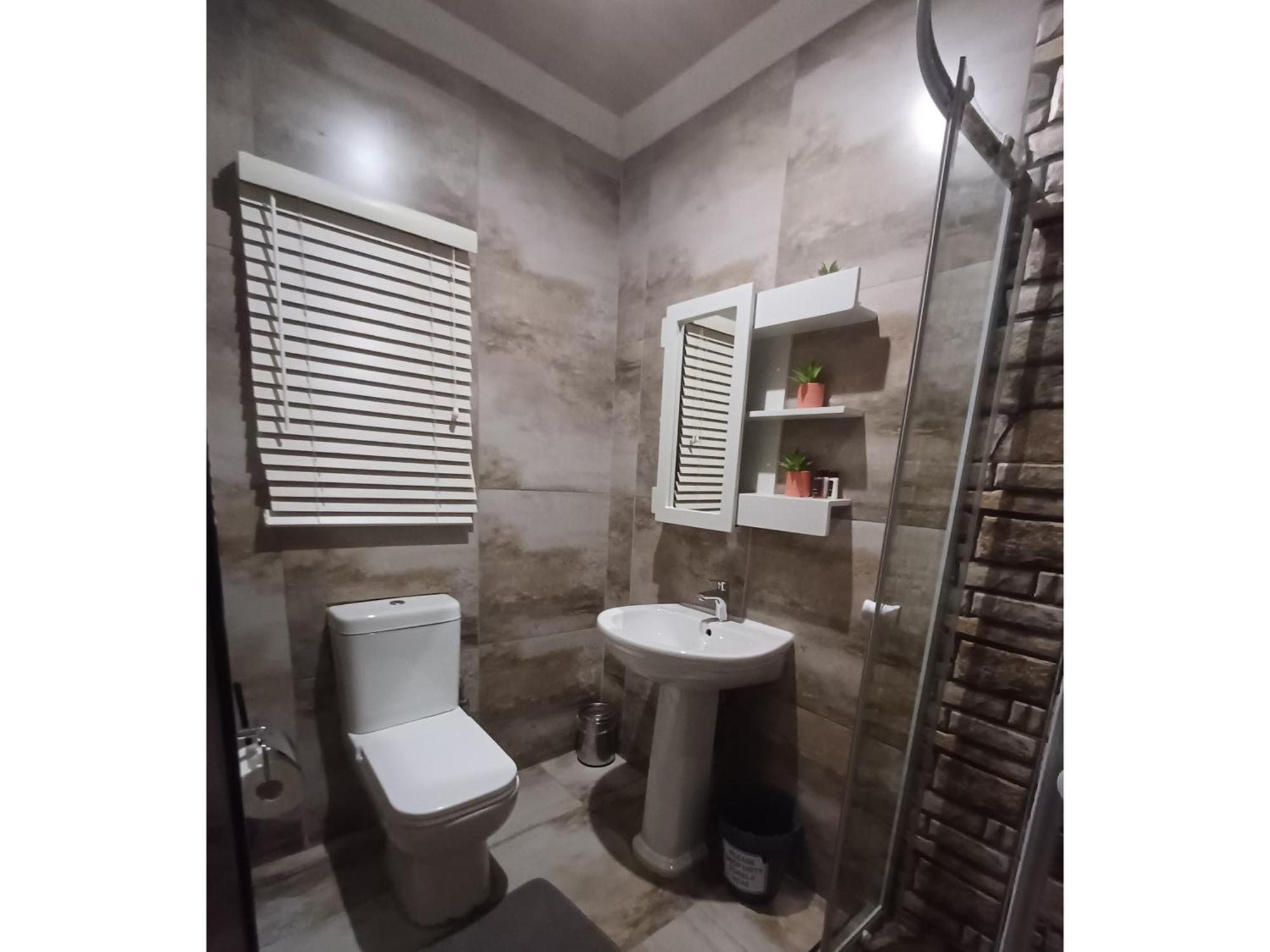 Delux Guesthouse Volksrust Ngoại thất bức ảnh